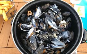 Bleu Sale - F2 Courseulles Avec Balcon