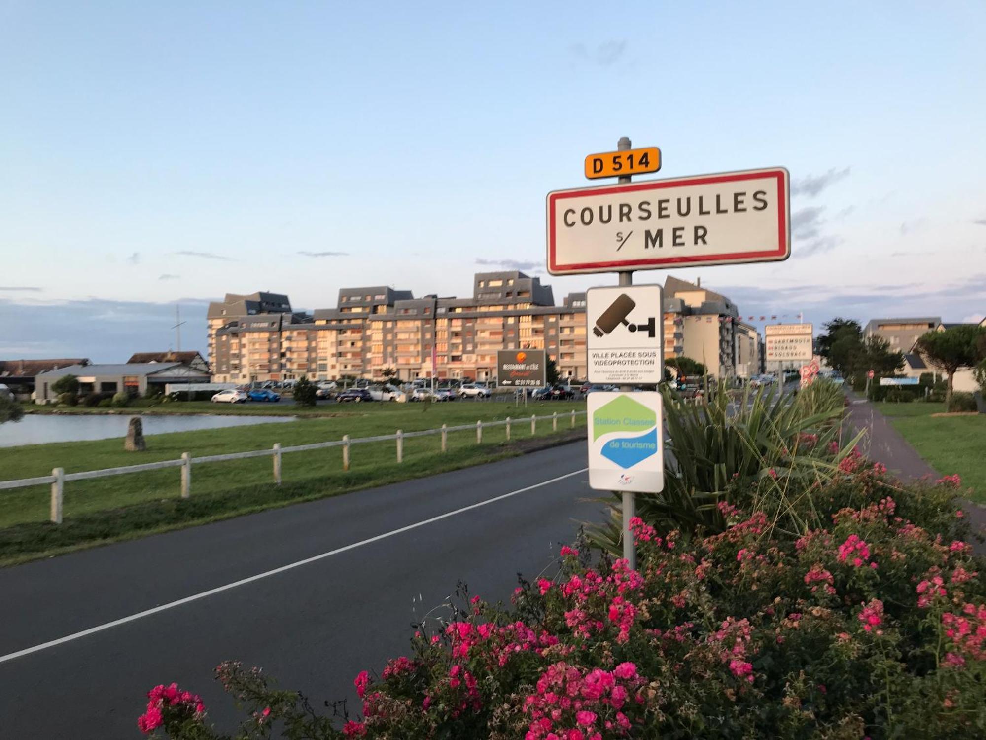 Bleu Sale - F2 Courseulles Avec Balcon Apartment Exterior photo